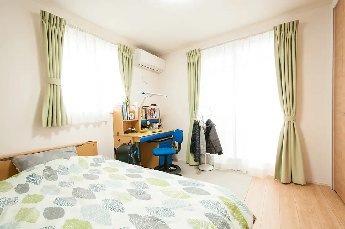 O様邸：2階南側、小学4年のお坊ちゃまの部屋。初めての自分専用スペースに大喜びだったとか。約6.3畳と、友達を呼んでも十分な広さ