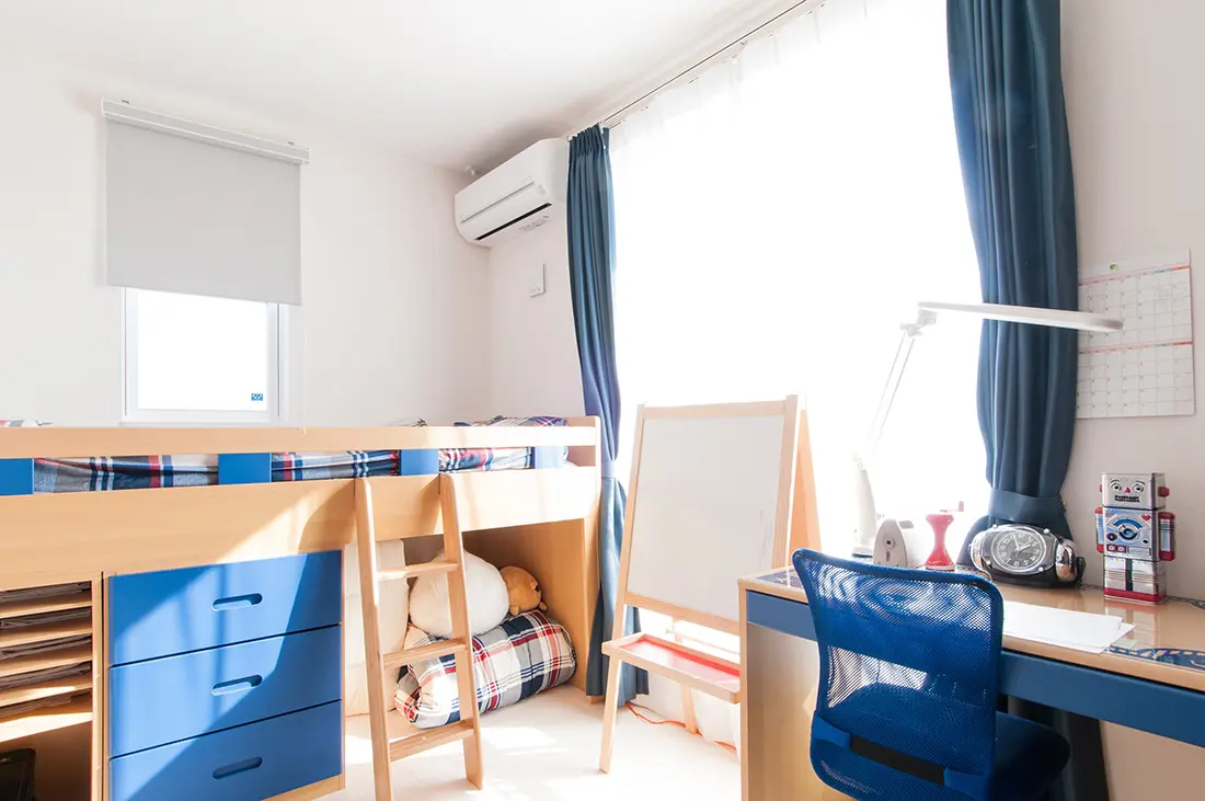 S様邸：上は2階南側の子ども部屋。お兄ちゃんが入居と同時に1人で寝られるようになったそうです